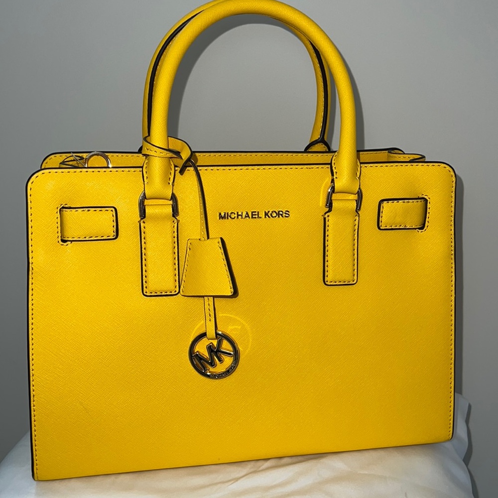 MICHAEL KORS tote medium size bag. Yellow, Brand new with tag and storage bag.